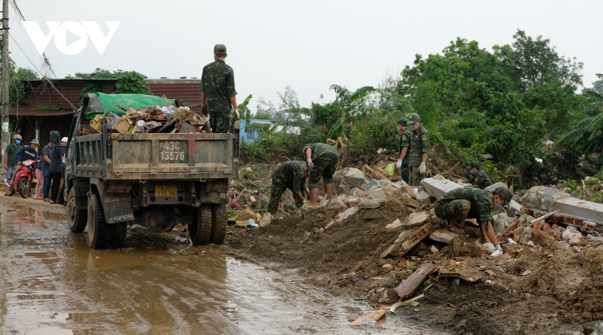 tinh nguoi mien trung trong hoan nan hinh anh 8