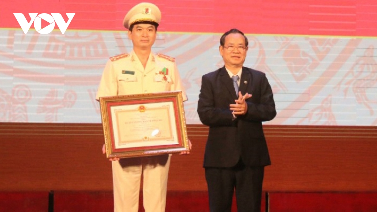 chu tich nuoc tang huan chuong chien cong hang nhat cho cong an tinh binh duong hinh anh 1