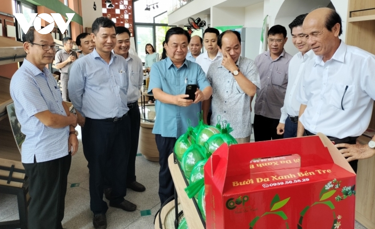 bo truong le minh hoan lam viec ve phat trien nong nghiep tai ben tre hinh anh 1