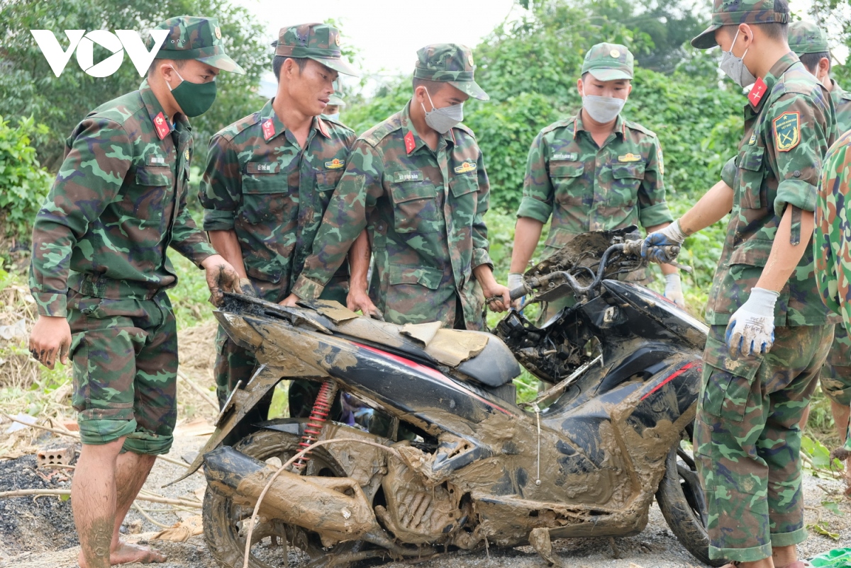 tinh nguoi mien trung trong hoan nan hinh anh 6
