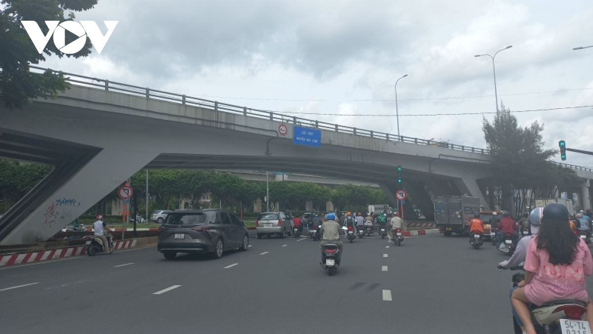 De nghi tam dung thanh toan hop dong du an sua chua duong nguyen huu canh hinh anh 1