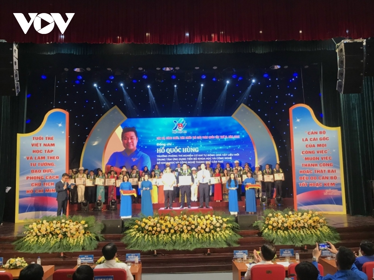 tuyen duong 42 can bo, cong chuc, vien chuc tre gioi tieu bieu ca nuoc hinh anh 1