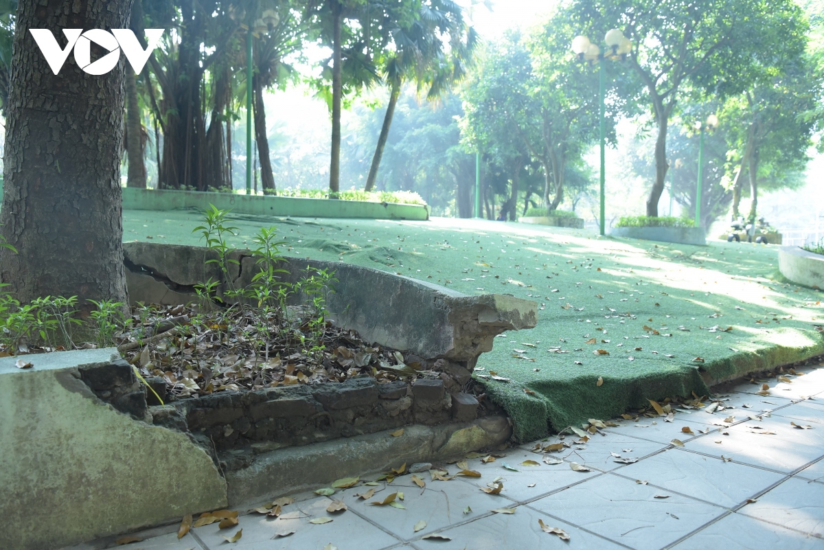 cong vien o cau giay xuong cap, nguoi dan e de khi vui choi, the duc the thao hinh anh 2