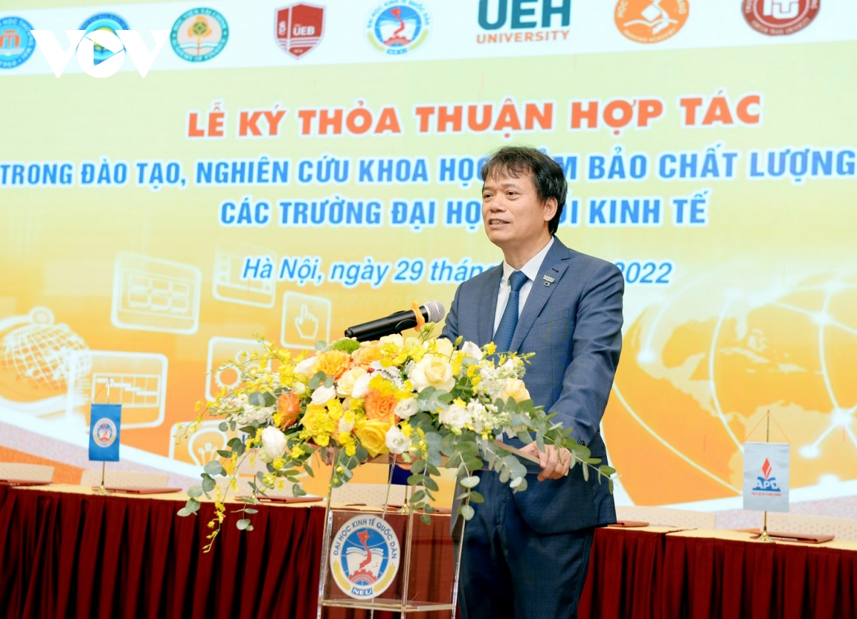 sinh vien 10 truong Dh khoi nganh kinh te duoc tu do dang ky sang hoc truong ban hinh anh 2