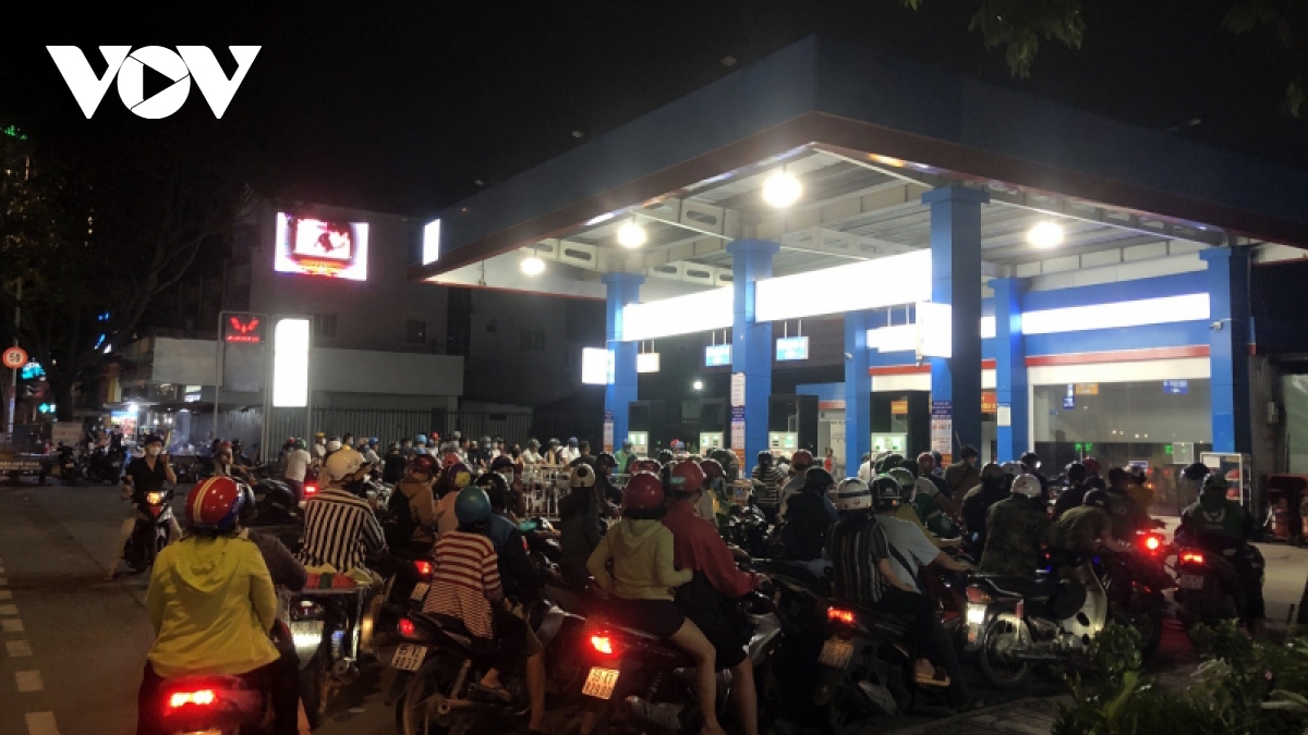 nhieu cay xang dong cua loi ich chua hai hoa hinh anh 1