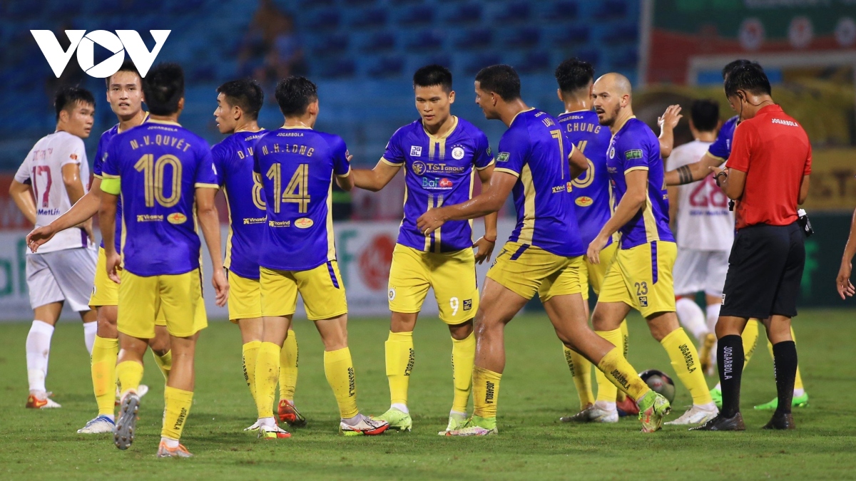 toan canh ha noi fc trut con mua ban thang vao luoi binh duong hinh anh 8