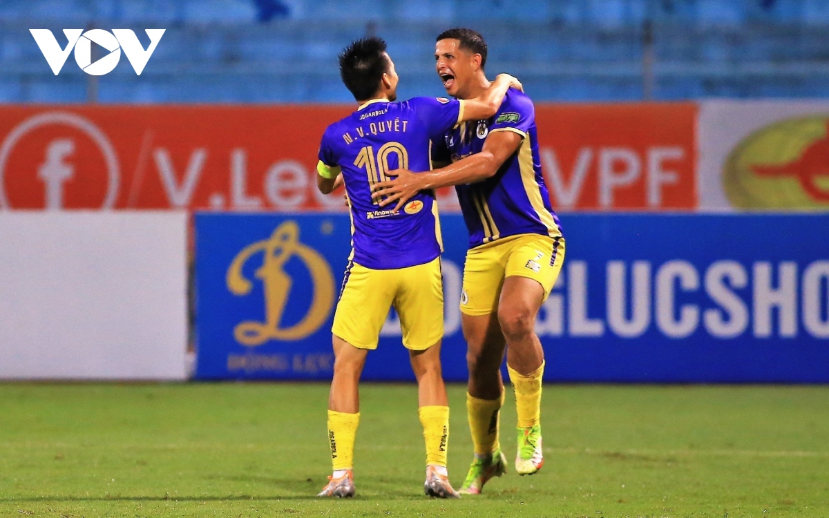 toan canh ha noi fc trut con mua ban thang vao luoi binh duong hinh anh 9