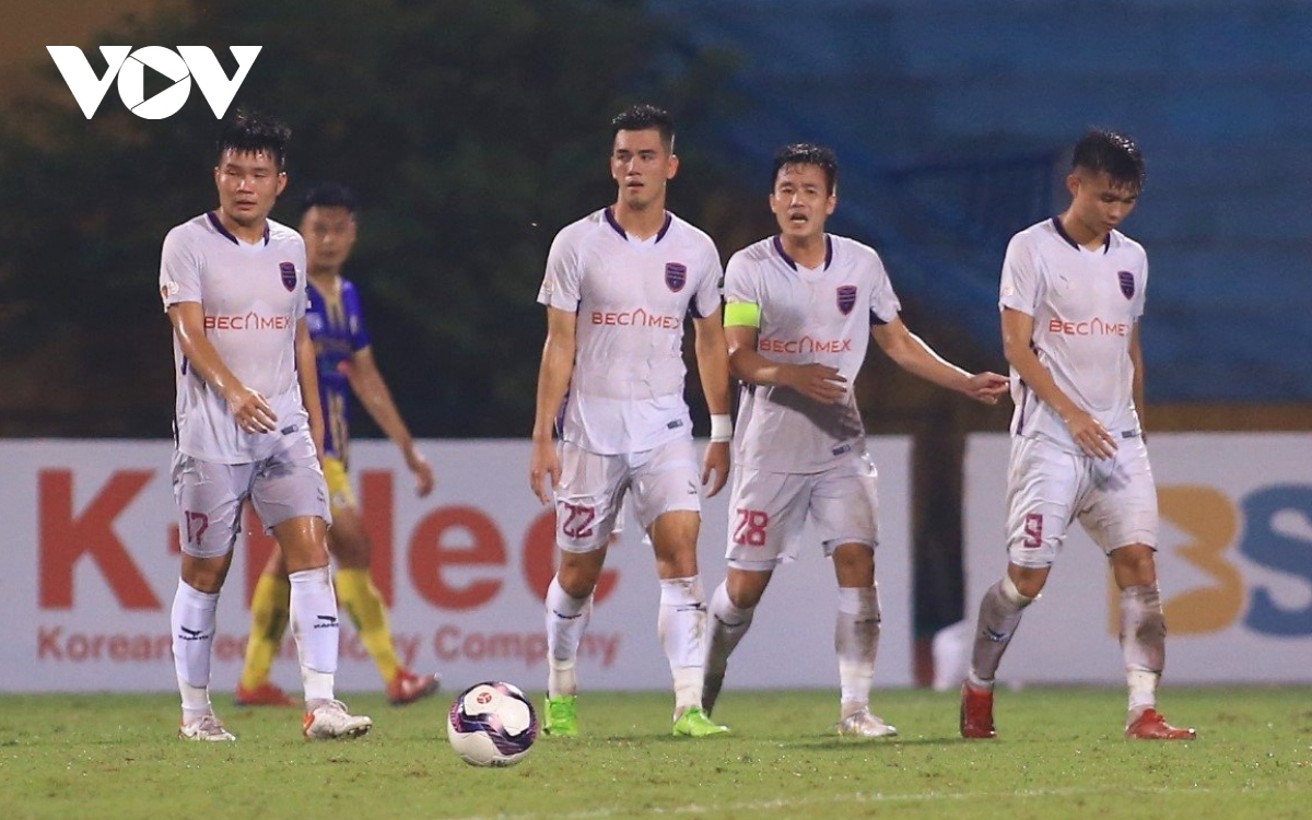 toan canh ha noi fc trut con mua ban thang vao luoi binh duong hinh anh 10