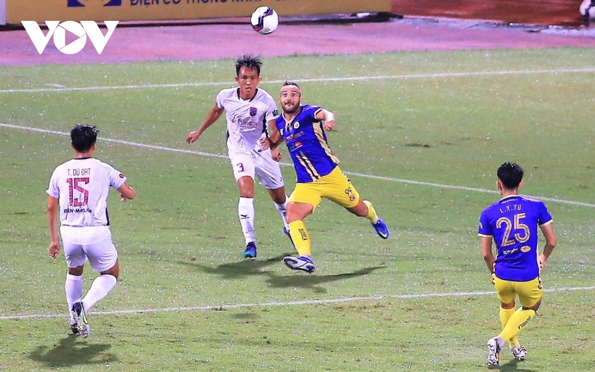toan canh ha noi fc trut con mua ban thang vao luoi binh duong hinh anh 3