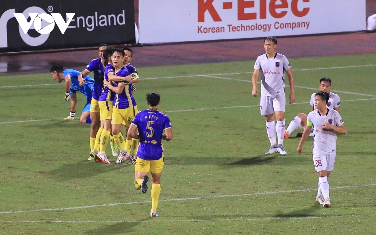 toan canh ha noi fc trut con mua ban thang vao luoi binh duong hinh anh 2