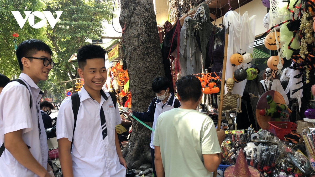 thu phu do hoa trang kinh di hut khach dip le hoi halloween hinh anh 11