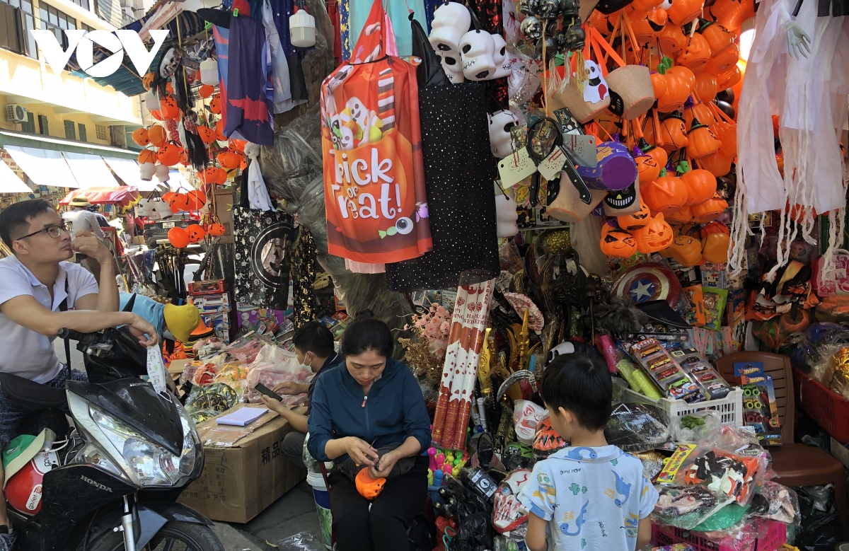  thu phu do hoa trang kinh di hut khach dip le hoi halloween hinh anh 15