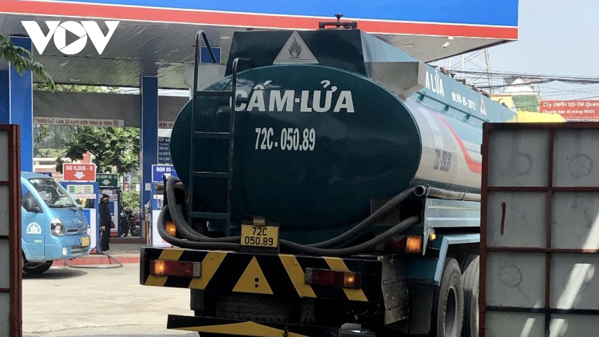 kiem tra cac cua hang xang dau o ba ria-vung tau, binh phuoc treo bang het xang hinh anh 2