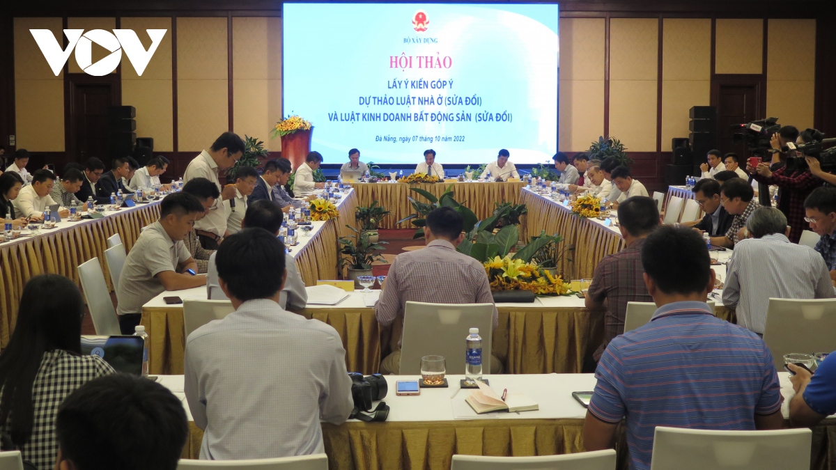 nguoi dan gop y kien ve luat nha o va luat kinh doanh bat dong san hinh anh 1