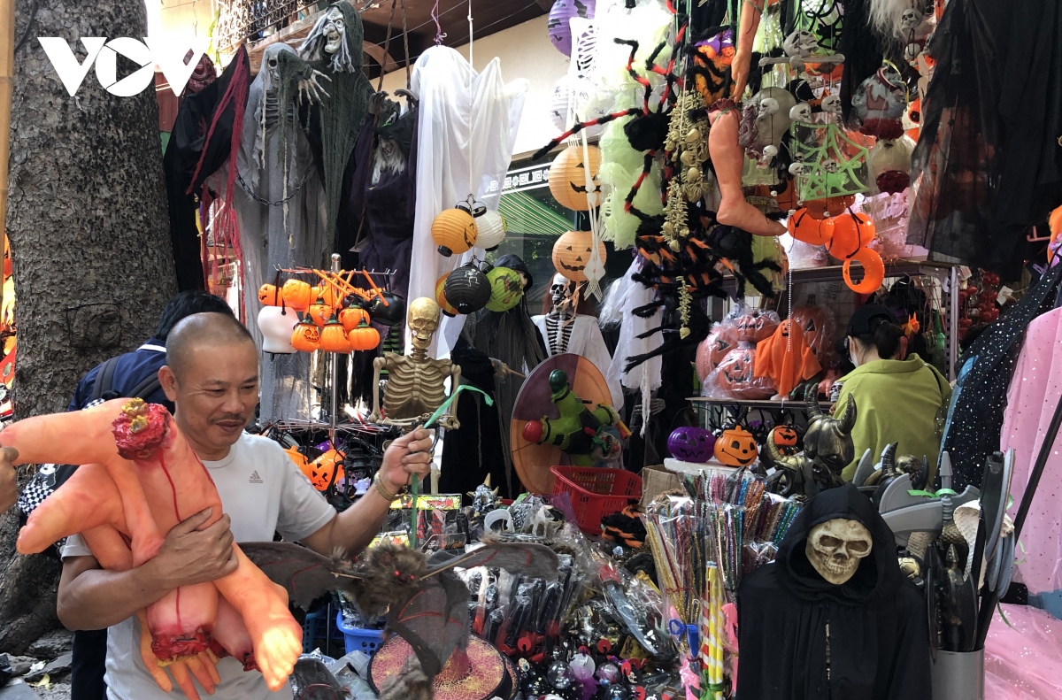  thu phu do hoa trang kinh di hut khach dip le hoi halloween hinh anh 9