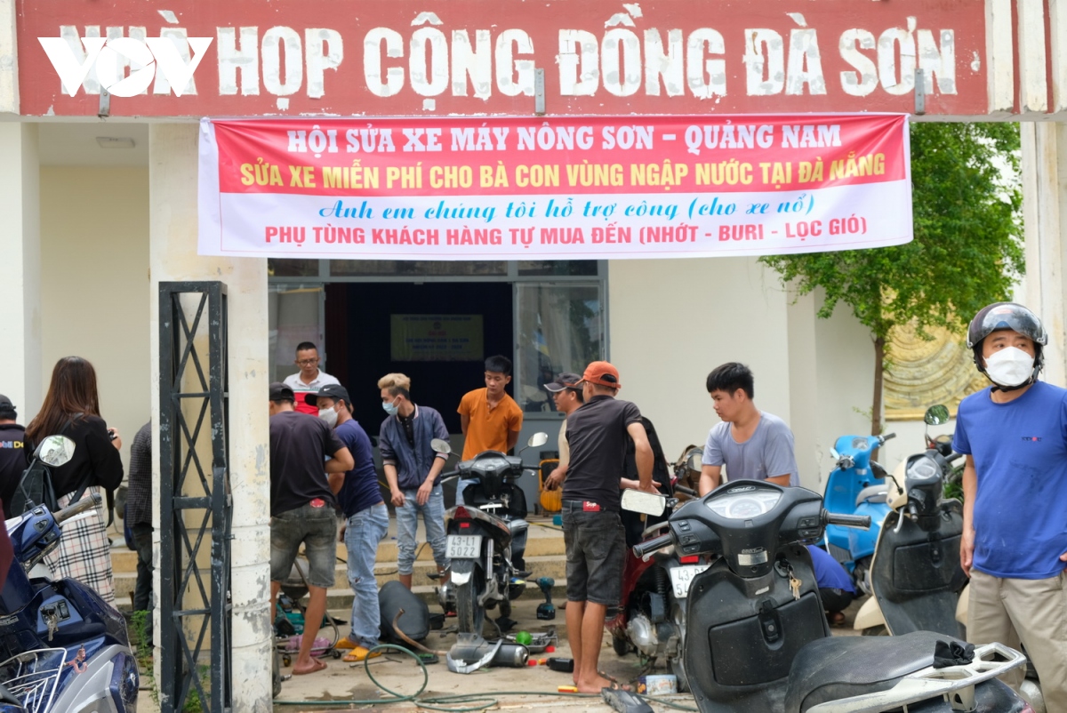 tinh nguoi mien trung trong hoan nan hinh anh 1