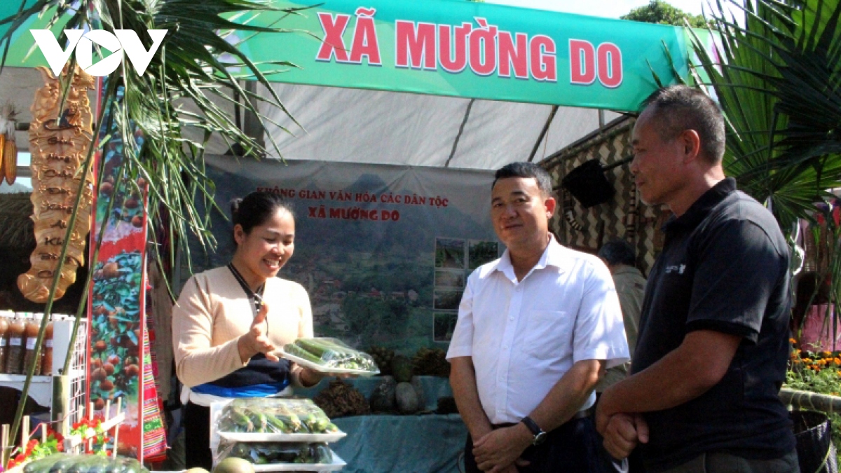 Doc dao nong san tren dat phu hoa hinh anh 1