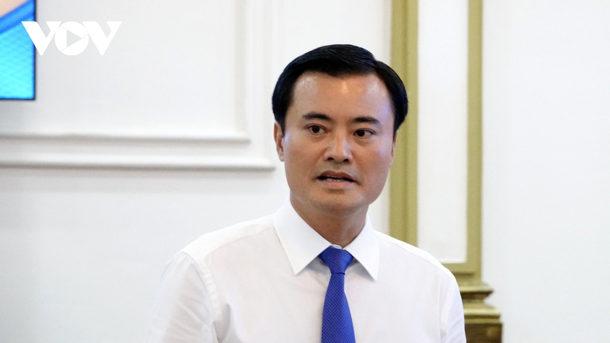 trao quyet dinh phe chuan ong bui xuan cuong lam pho chu tich ubnd tp.hcm hinh anh 2