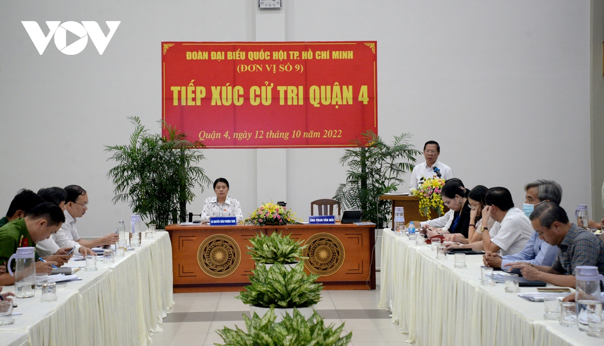 chu tich tp.hcm Dieu hanh xang dau phai khong tao cu soc khi dieu chinh gia hinh anh 1