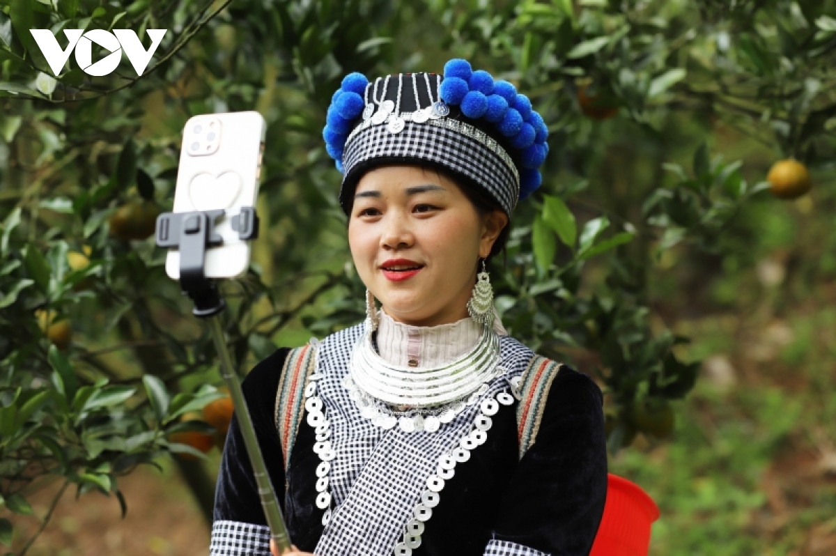 chuyen doi so o lao cai xoa vung lom de 100 nguoi dan tiep can internet hinh anh 2