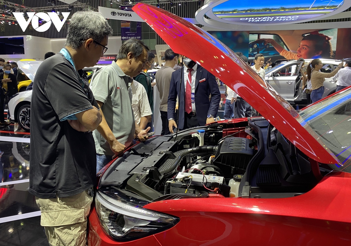 gan 2.000 xe duoc ban ngay tai trien lam o to viet nam 2022 hinh anh 1