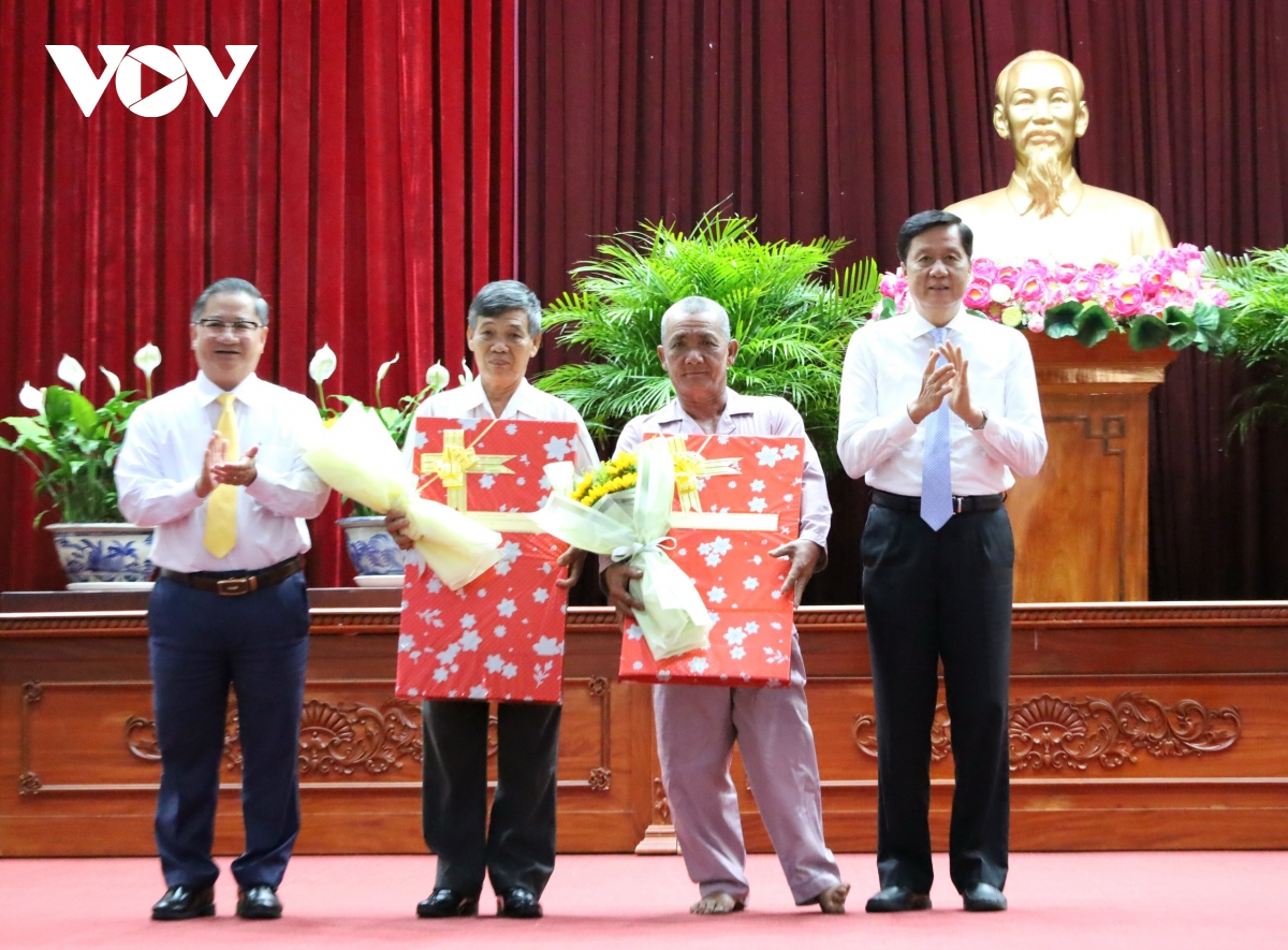 55 tac gia, nhom tac gia nhan giai bua liem vang thanh pho can tho nam 2022 hinh anh 2