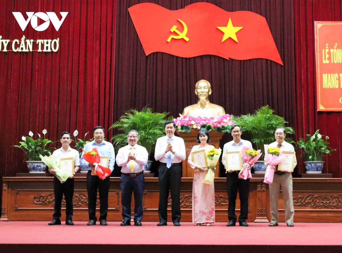 55 tac gia, nhom tac gia nhan giai bua liem vang thanh pho can tho nam 2022 hinh anh 1