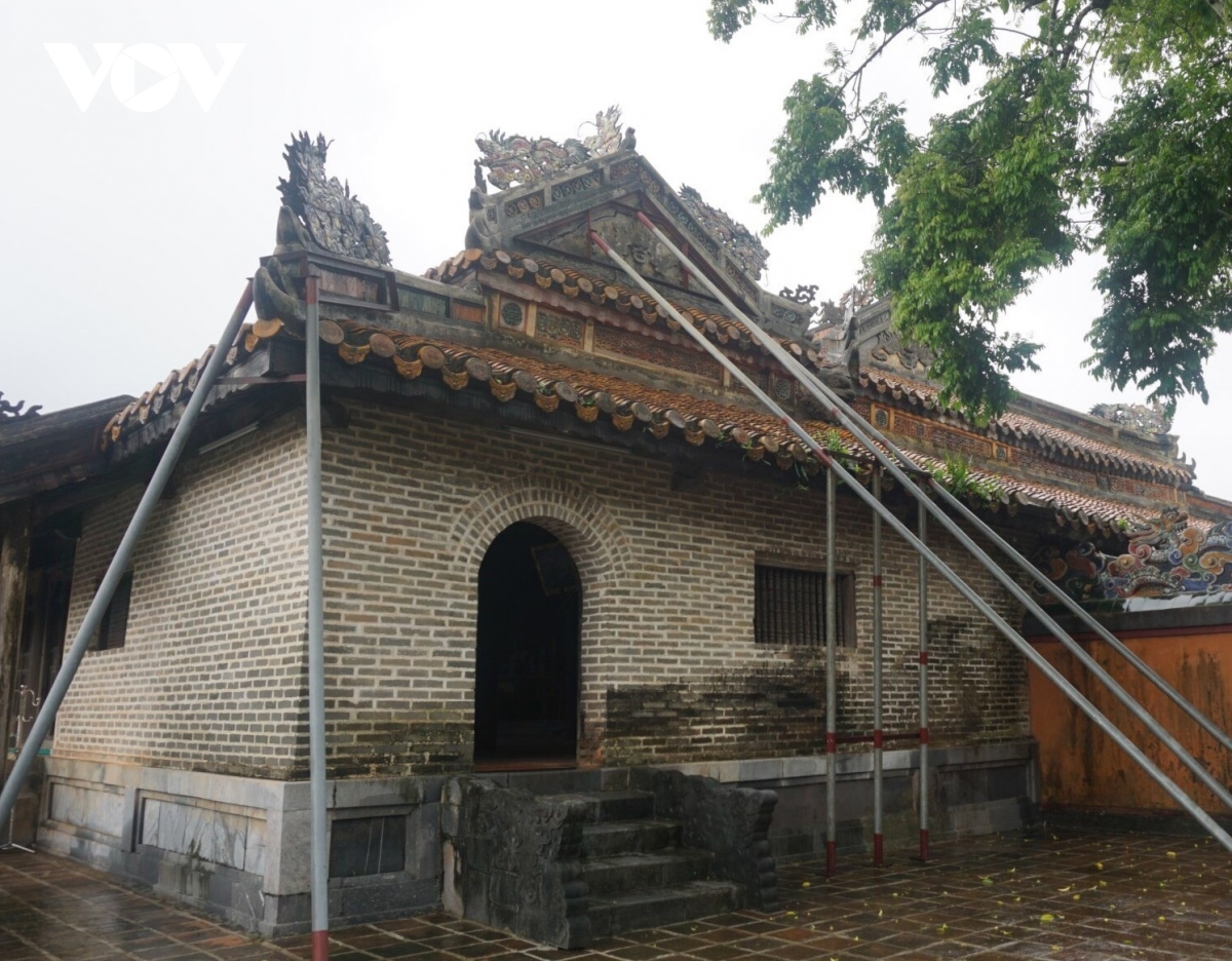 chu dong bao ve di san hue trong mua mua bao hinh anh 2