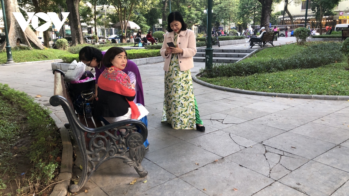 can canh vuon hoa co tan da lat sut lun, bong troc nhu bay nguoi qua lai hinh anh 4