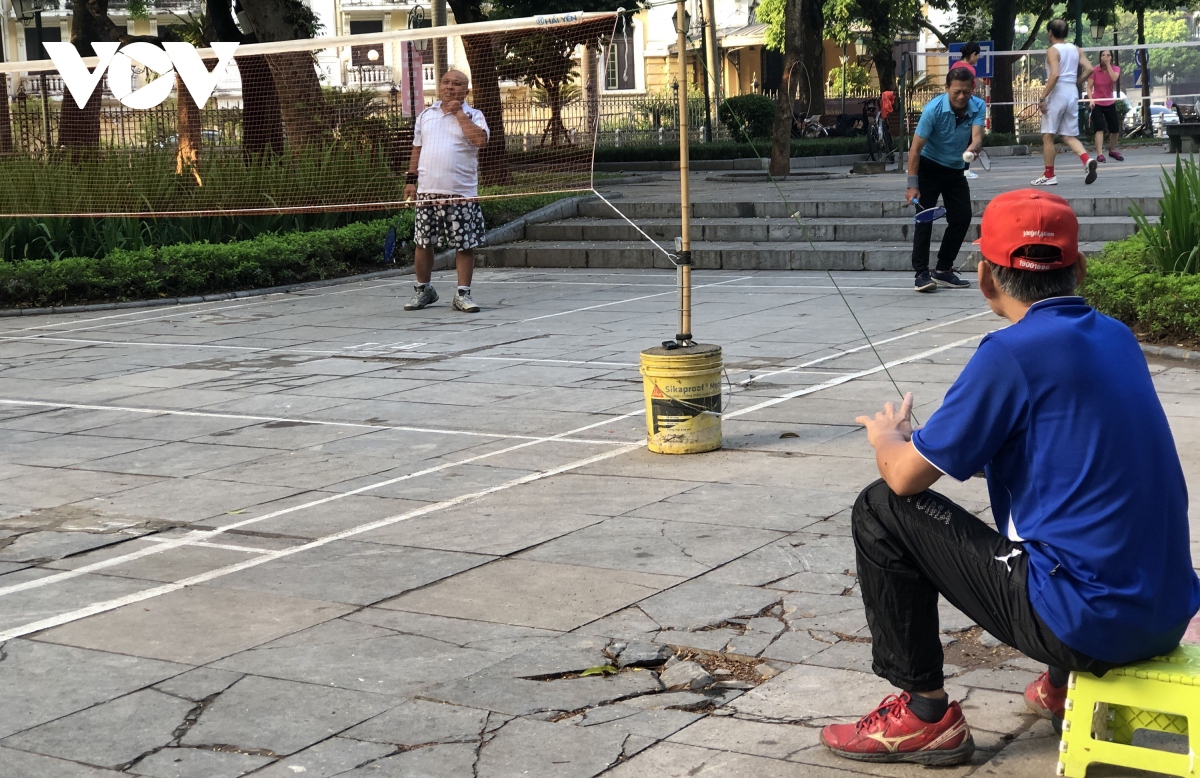 can canh vuon hoa co tan da lat sut lun, bong troc nhu bay nguoi qua lai hinh anh 3