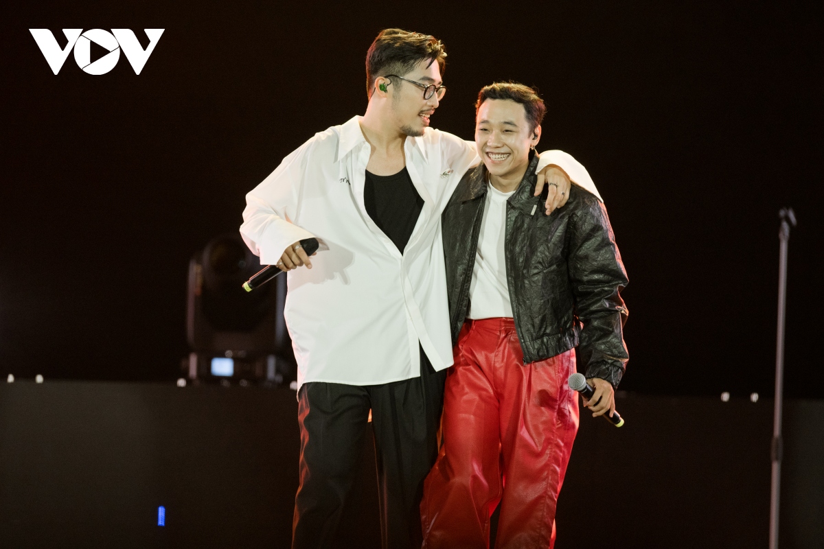 vu. roi nuoc mat trong concert mot van nam day cam xuc tai ha noi hinh anh 4