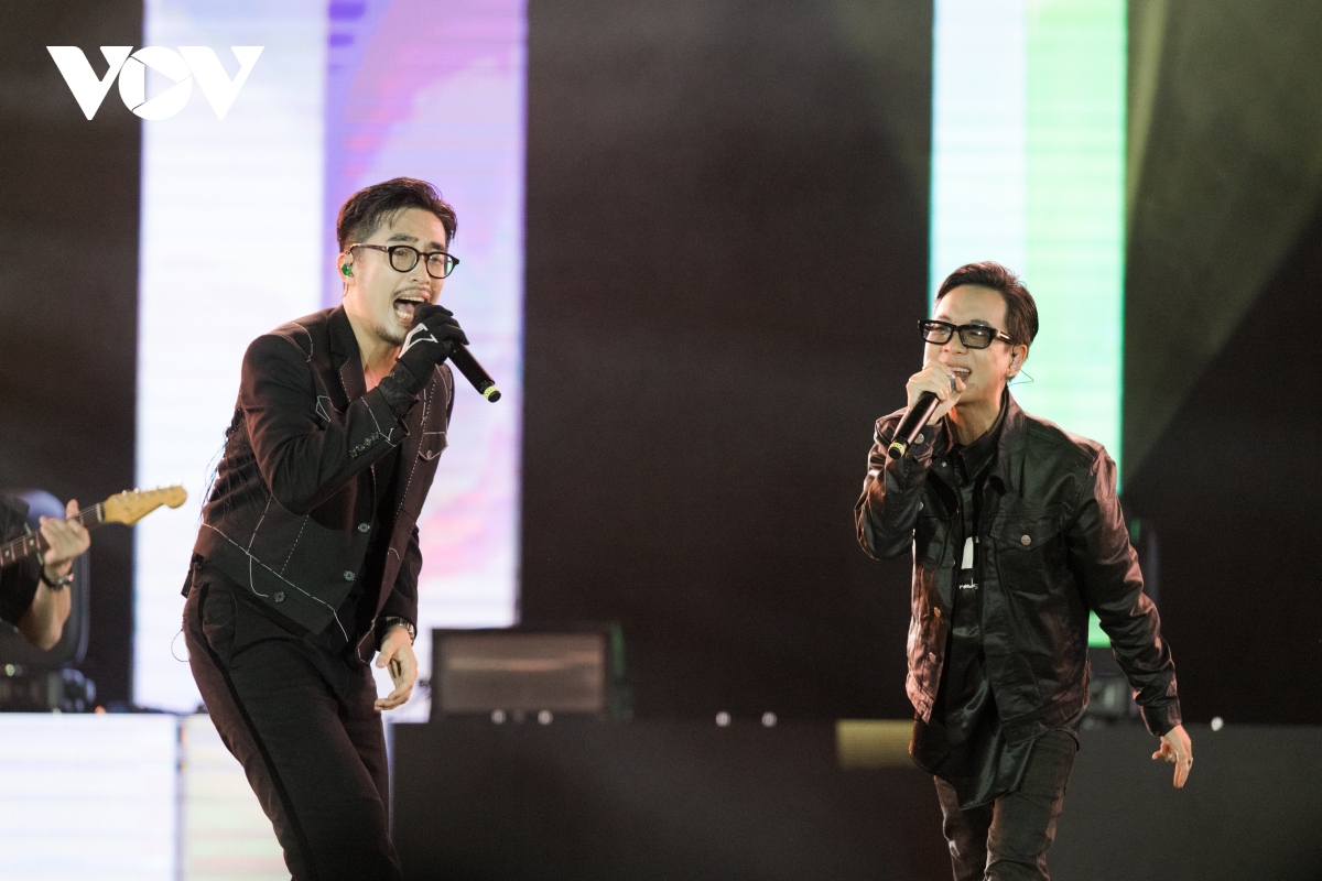 vu. roi nuoc mat trong concert mot van nam day cam xuc tai ha noi hinh anh 5