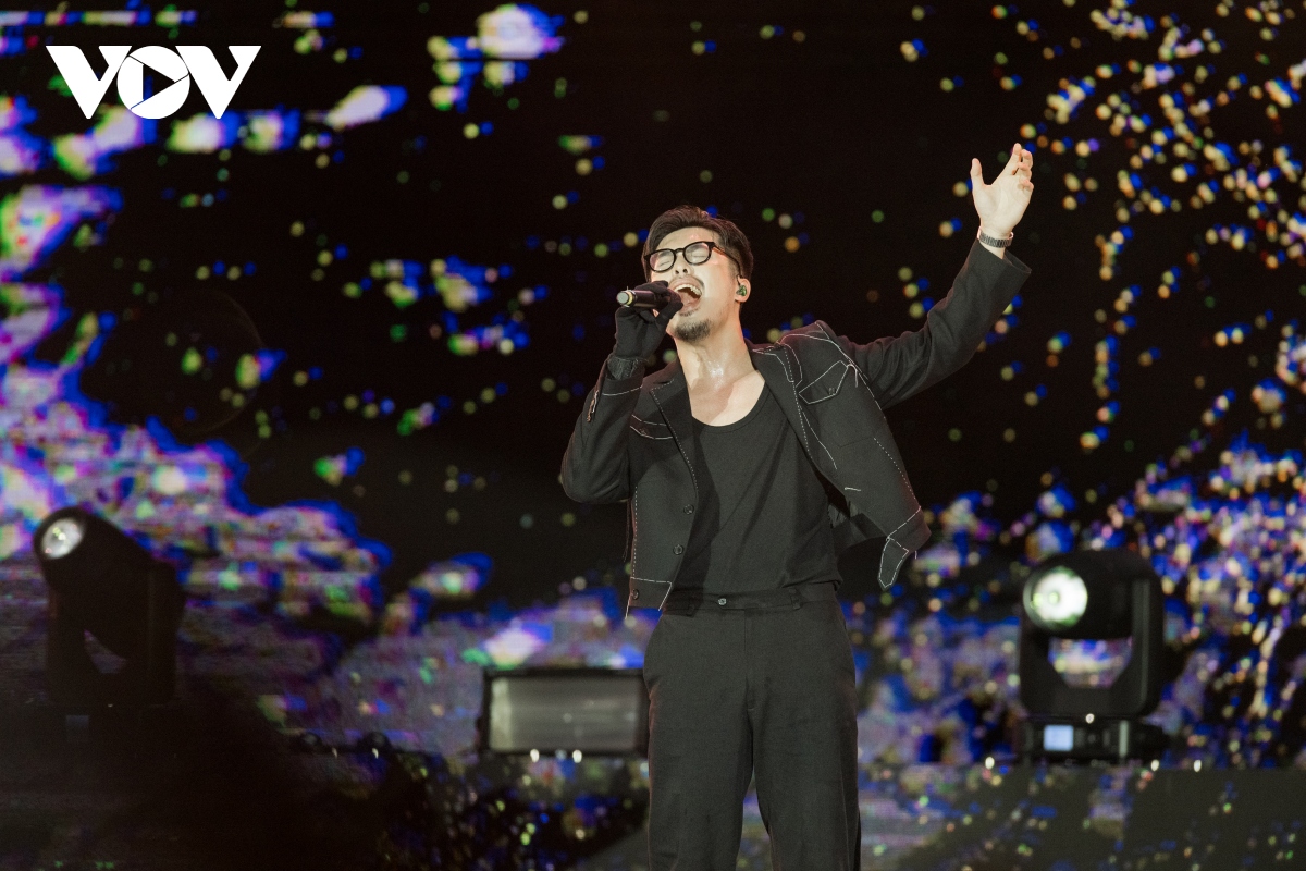 vu. roi nuoc mat trong concert mot van nam day cam xuc tai ha noi hinh anh 3