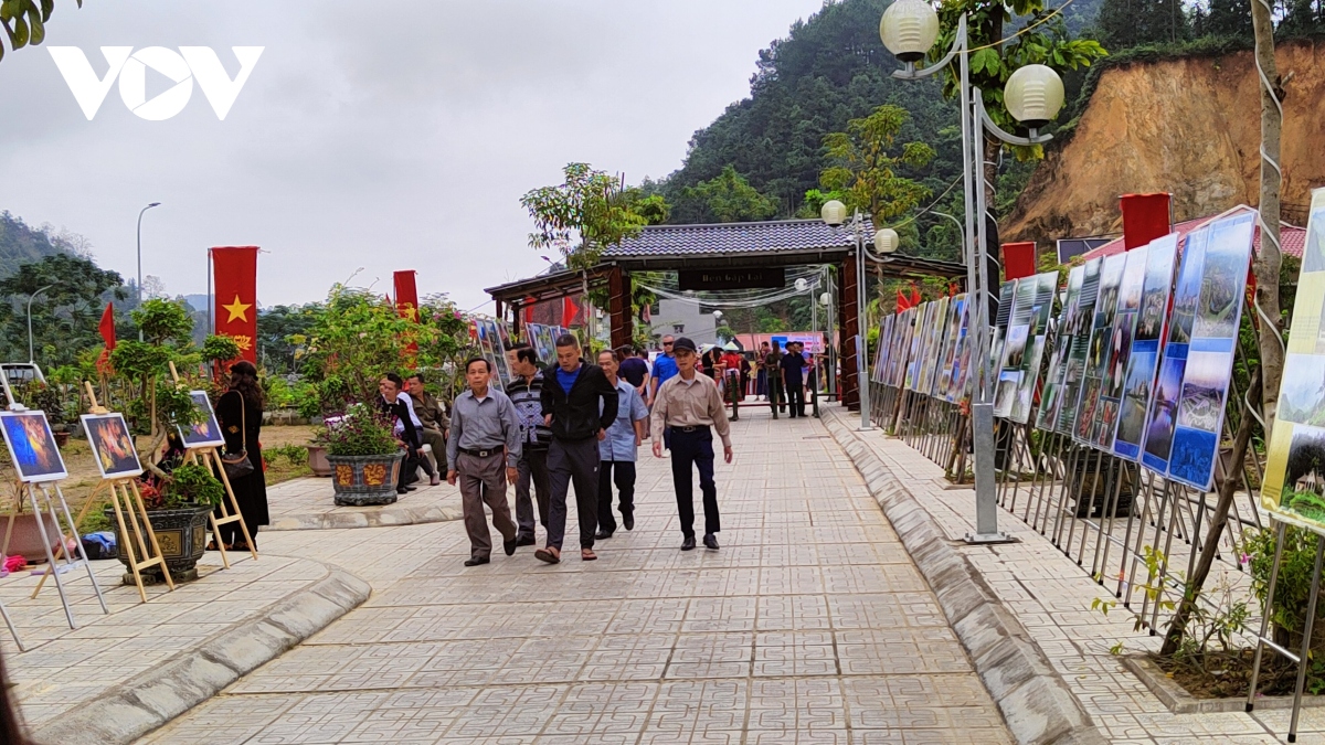 hang ngan nguoi no nuc ve du le hoi thac ban gioc - cao bang hinh anh 5