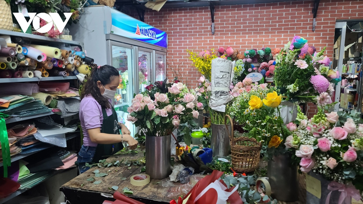 gia hoa tuoi tai tp.hcm tang manh truoc ngay 20 10 hinh anh 1