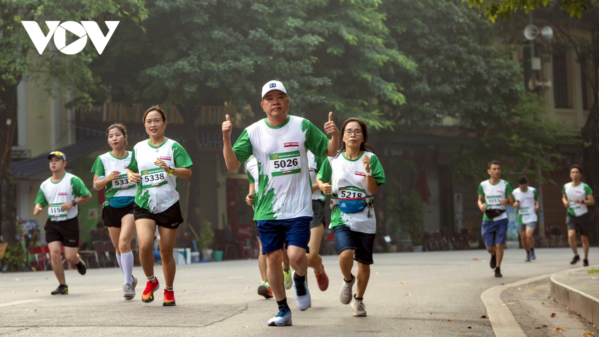 gan 800 vDv tham gia giai race for green life hinh anh 2