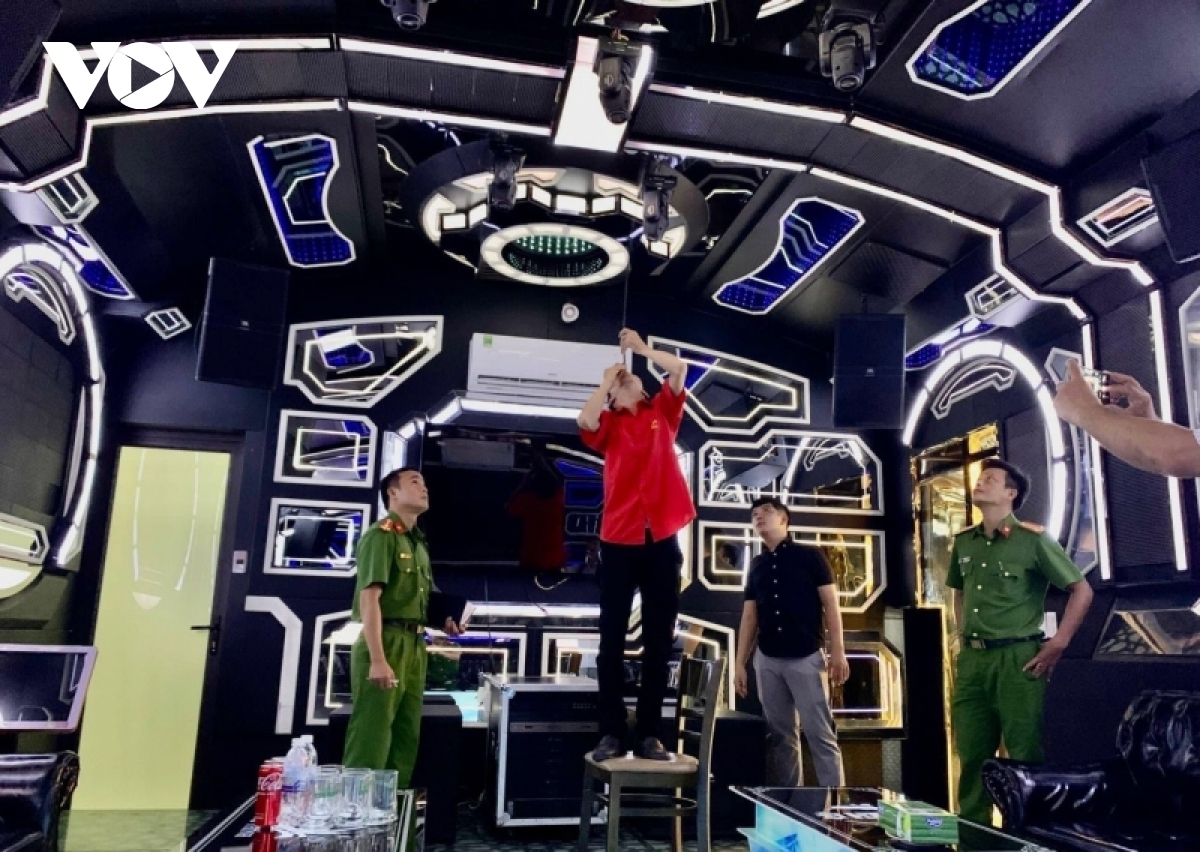 quang ngai dinh chi hang loat quan karaoke vi pham phong chay, chua chay hinh anh 1