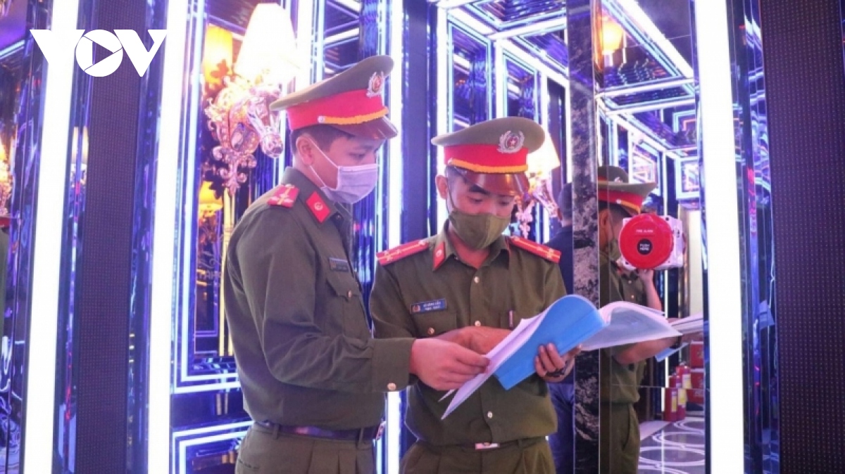 quang ngai dinh chi hang loat quan karaoke vi pham phong chay, chua chay hinh anh 3
