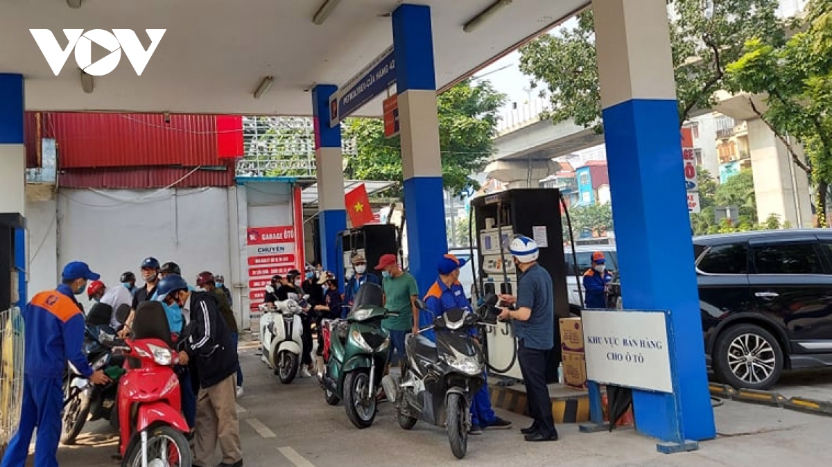 mua xang dau da bot cang nhung doanh nghiep con dai noi lo hinh anh 1