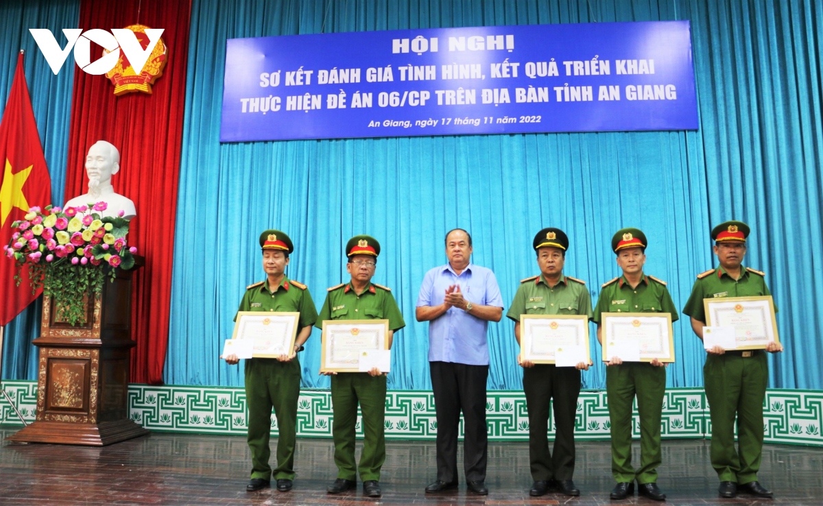 an giang khen thuong dot xuat cac don vi pha an nhanh hinh anh 2
