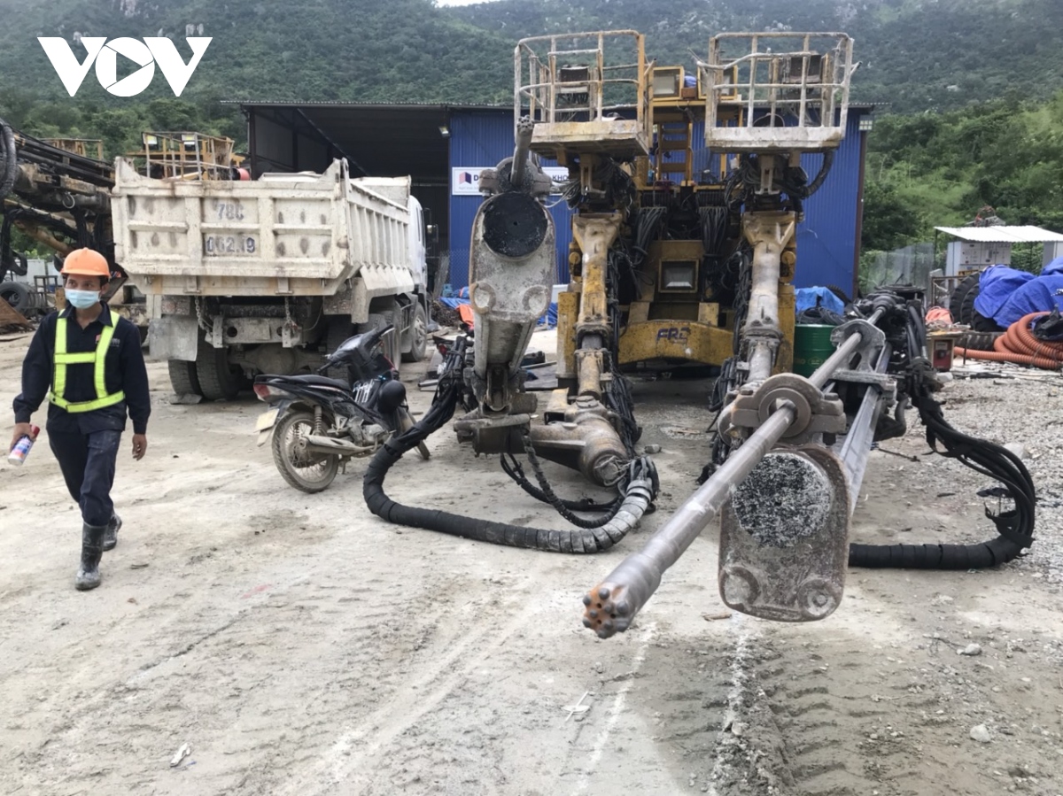 toan canh thi cong ham nui vung dai 2,2km noi thong ninh thuan voi binh thuan hinh anh 11