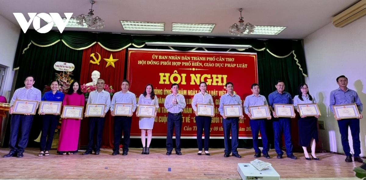 Doi moi, ung dung cong nghe thong tin trong cac hinh thuc pho bien phap luat hinh anh 3