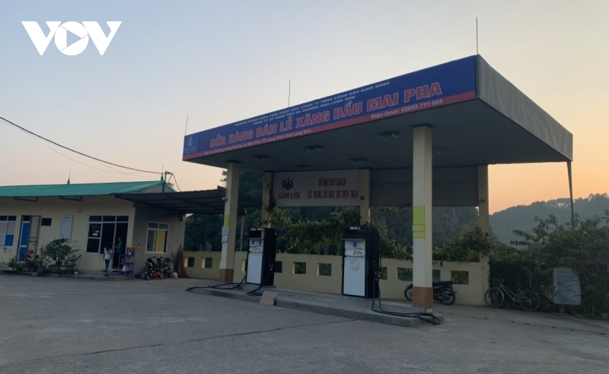 nhieu cua hang xang tai tp lang son dong loat treo bien het xang hinh anh 1