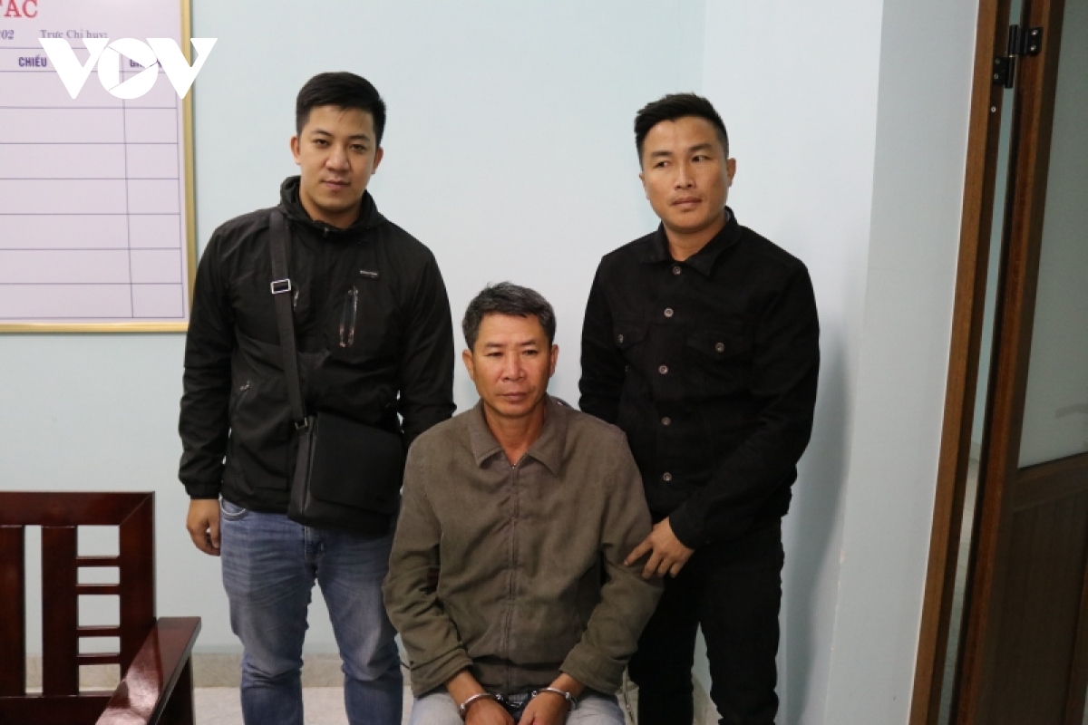 bat giu doi tuong tron truy na 7 nam tai lao hinh anh 1