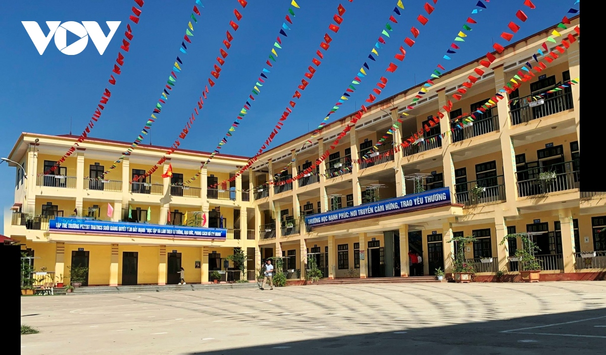 thay co no luc, hoc tro vung cao hanh phuc hinh anh 1