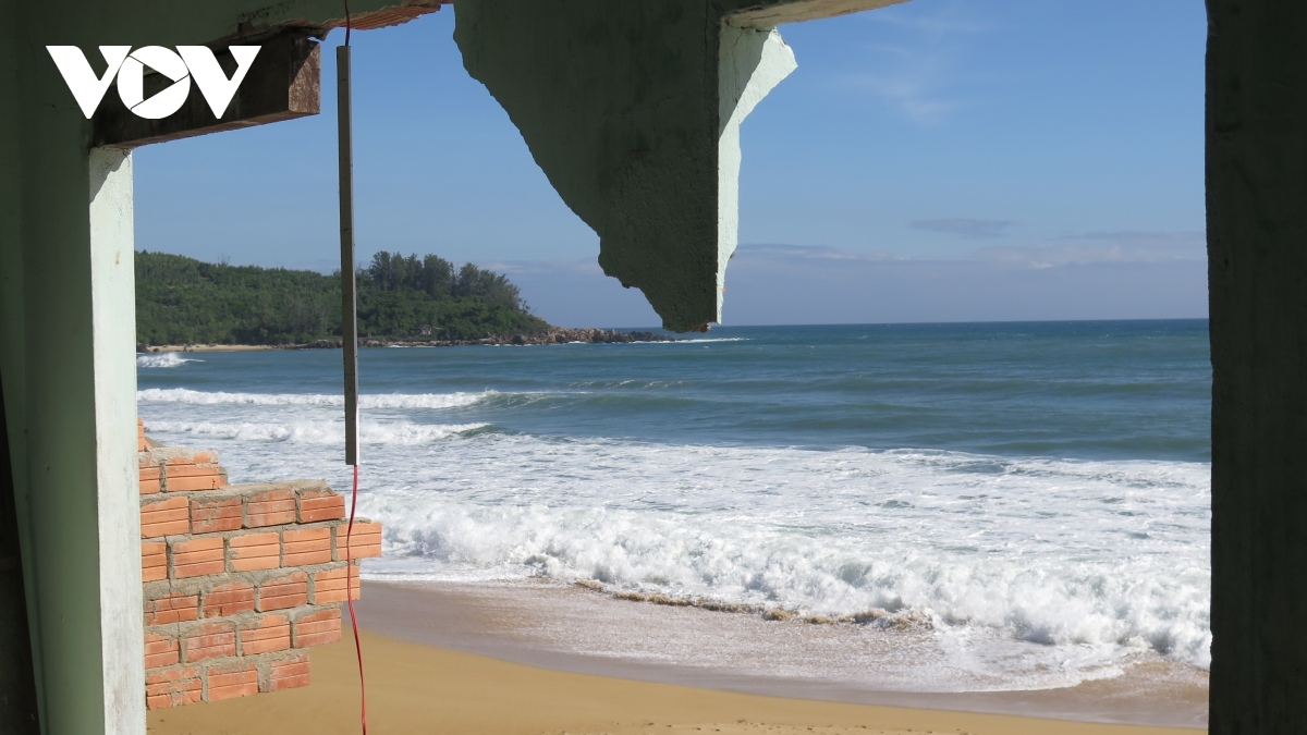 trieu cuong, song lon xam thuc bo bien uy hiep nha dan o quang ngai hinh anh 4