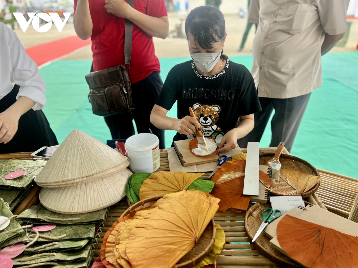 ngay hoi la noi nguoi tre tim ve khong gian van hoa xua day thu vi hinh anh 4