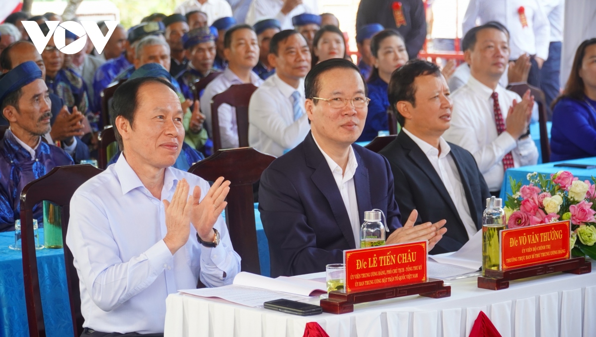 thuong truc ban bi thu vo van thuong du ngay hoi Dai doan ket tai hue hinh anh 2