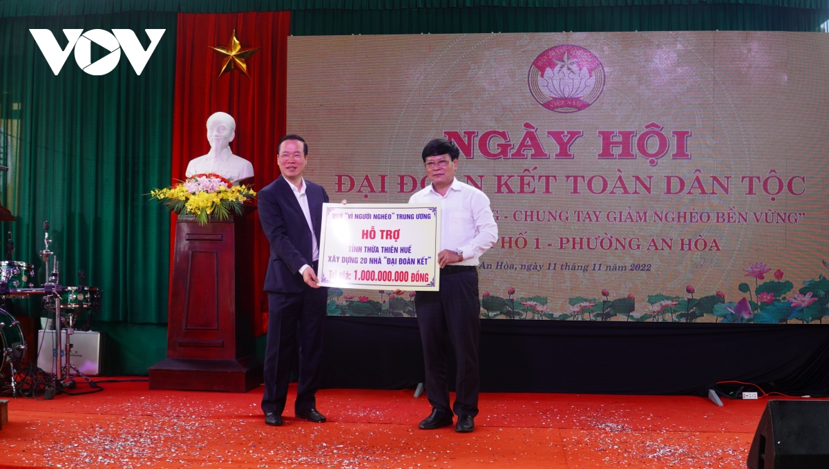 thuong truc ban bi thu vo van thuong du ngay hoi Dai doan ket tai hue hinh anh 4