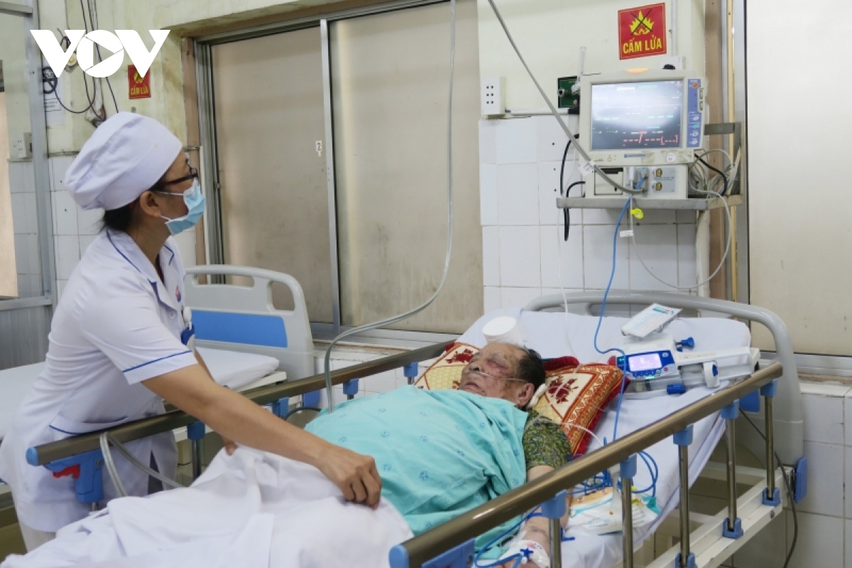 tp.hcm ho tro kinh phi cho 17 benh vien de tra luong nhan vien hinh anh 1
